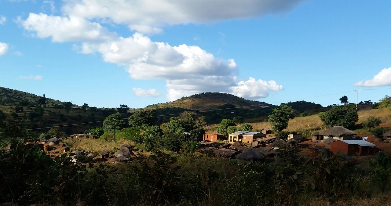 Village in rural Malawi (©Lorenzo Cotula)