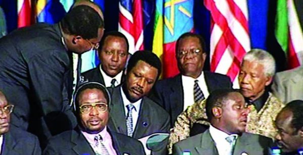 Nelson Mandela desempenhou um papel na mediação do Acordo de Arusha que acabou com a Guerra Civil do Burundi, Foto de IWACU English News.