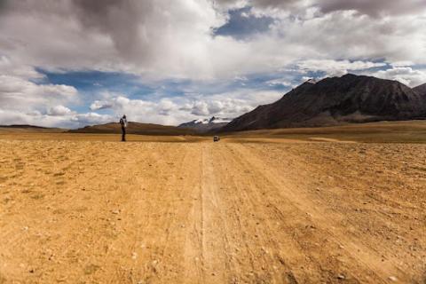 Flat land near Tso Kyogar, Ladakh, India, photo by sandeepachetan.com travel photography, Creative Commons license - Attribution-NonCommercial-NoDerivs 2.0 Generic (CC BY-NC-ND 2.0)