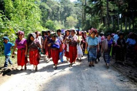 Resistencias al extractivismo desde las mujeres defensoras de los territorios en América Latina