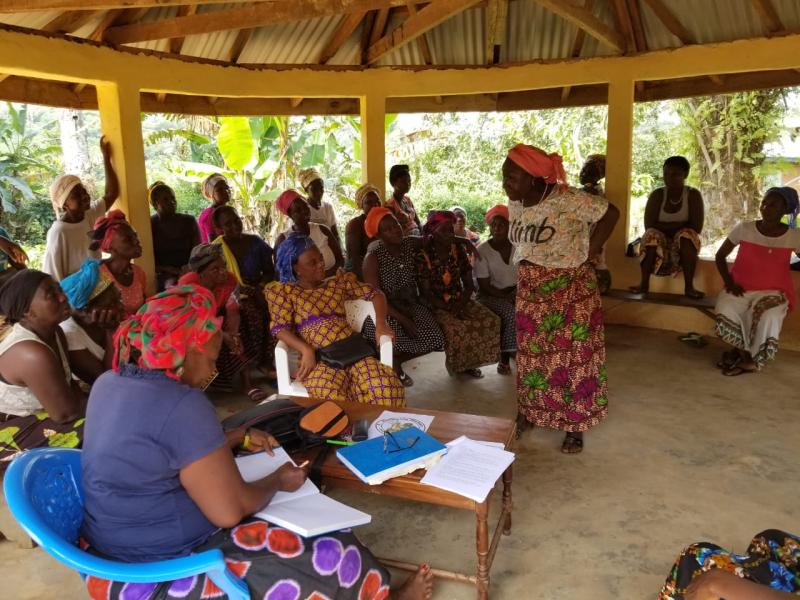 Réunion sur les statuts de la coopérative des femmes de Upper Guma avec l’Autorité de développement des coopératives et le ministère de l’Agriculture au Liberia