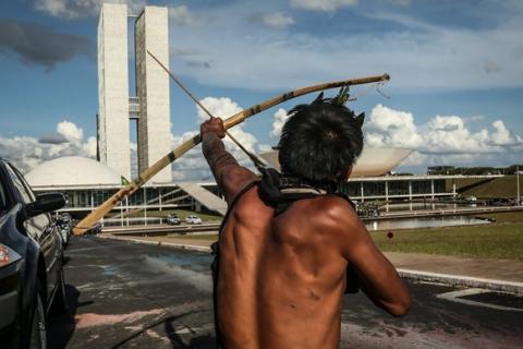 índigenas protestam em Brasília contra proposta para mudar regras de demarcação | André Coelho / Agência O Globo