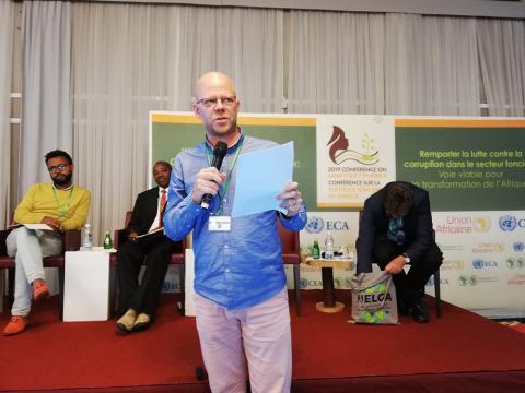 Marc Wegerif of the Human Economy Programme presenting at the Conference on Land Policy in Africa held in Abidjan (Pic: Neil Sorensen/Land Portal https://landportal.org)