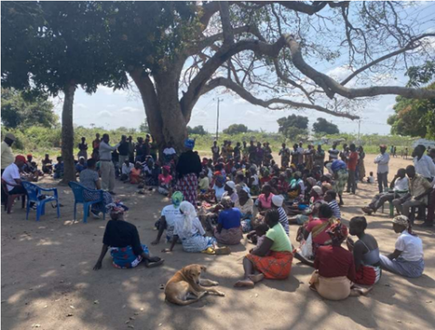 Scene from a workshop in the resettlement area of Guara-guara  (Búzi)