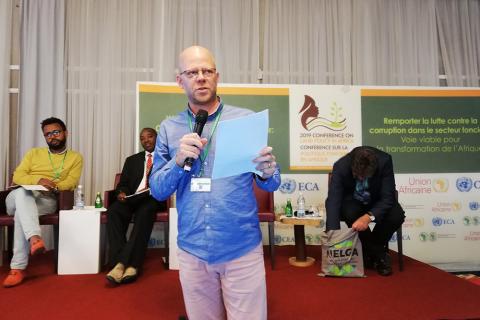 Marc Wegerif of the Human Economy Programme presenting at the Conference on Land Policy in Africa held in Abidjan (Pic: Neil Sorensen/Land Portal https://landportal.org)
