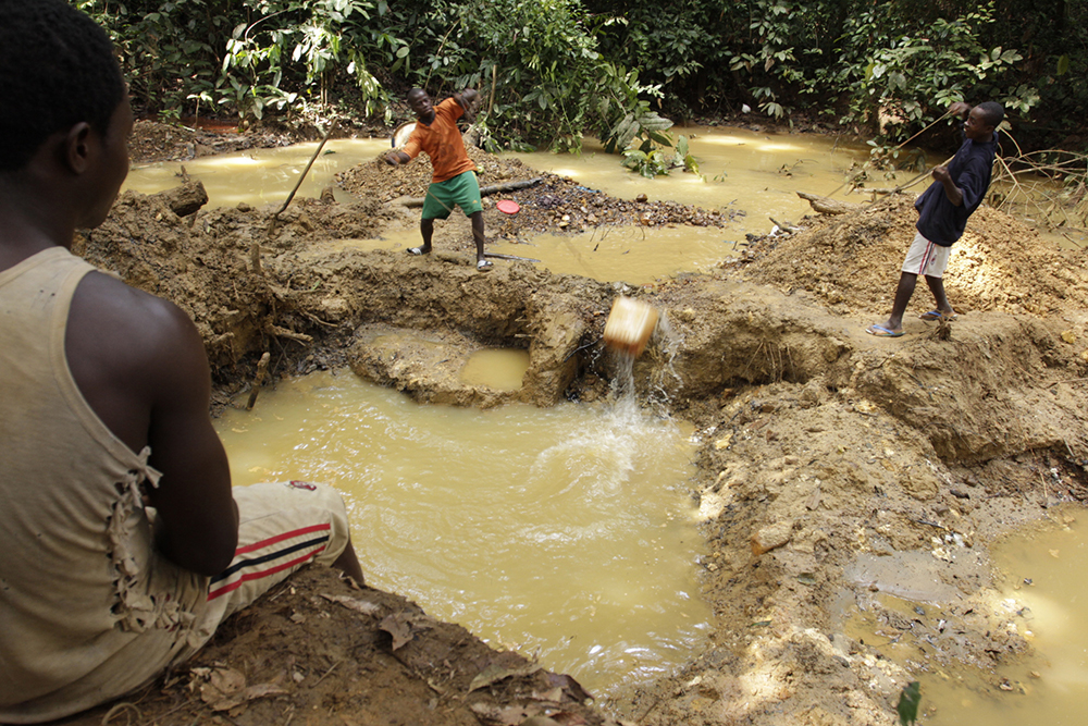 Hauling Water by Hand-Program on Forests (PROFOR), 2012